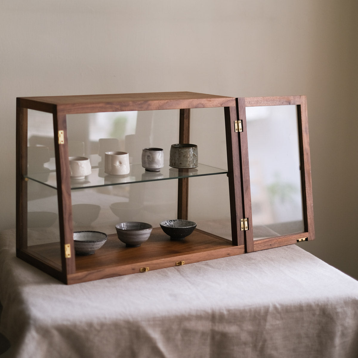 Hong Kong Ceramic and Potter. 香港陶藝家,陶瓷, 陶藝藝術家作品。Local Hong Kong ceramic artist work. Farewell Gift, Birthday Gift. Sake and tea set