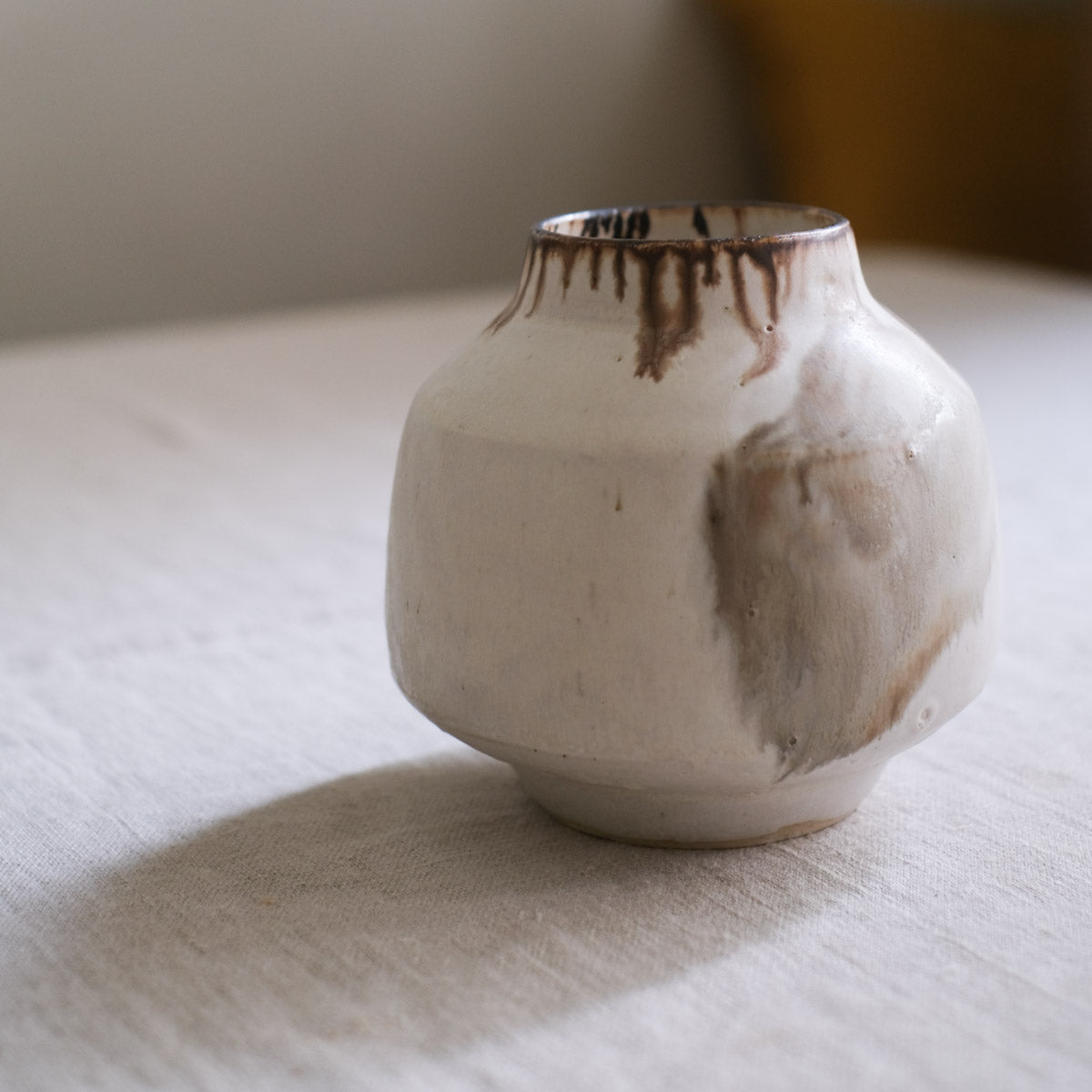 Rounded White Vase - Po20