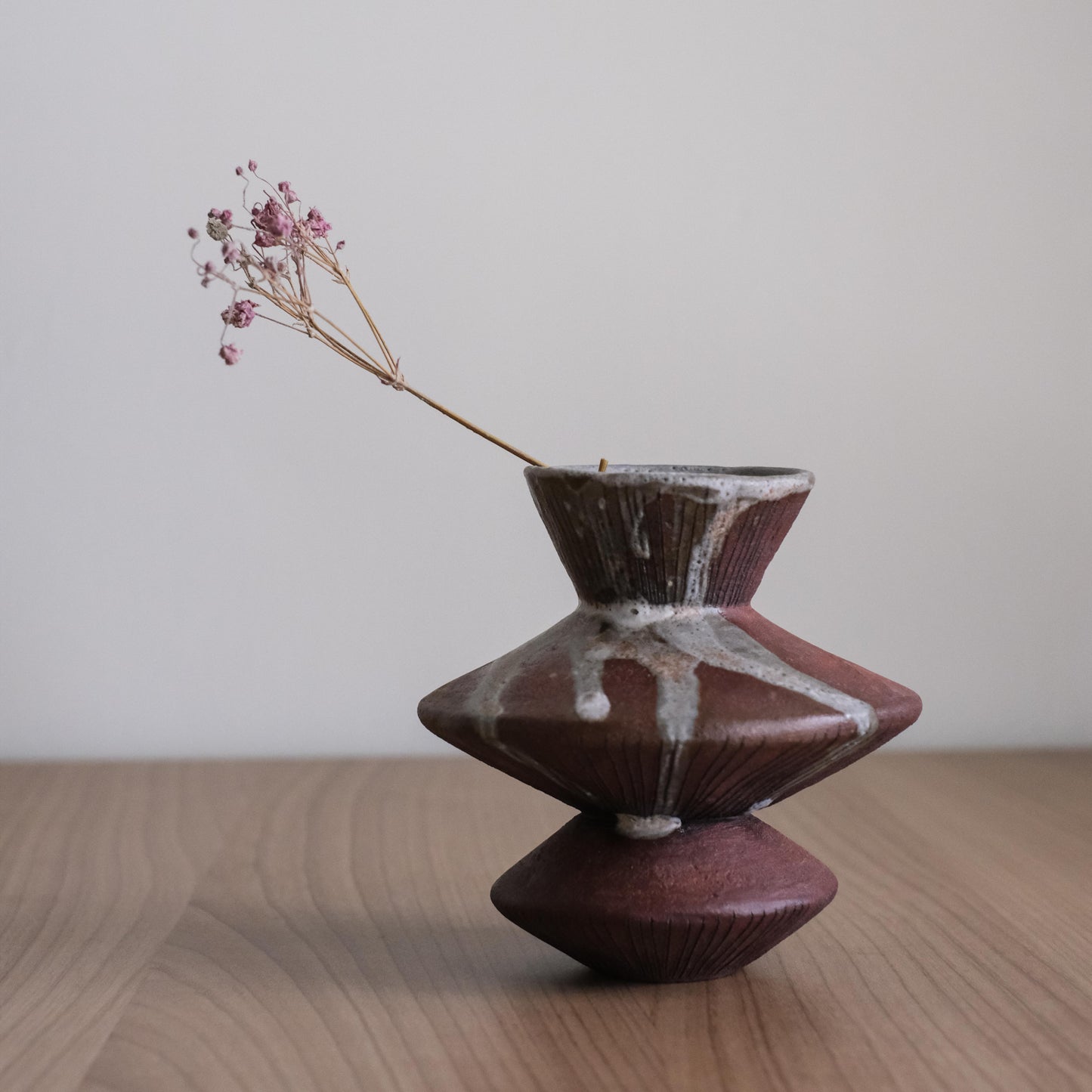 852- Simon Hsu - Vase - Hans Coper