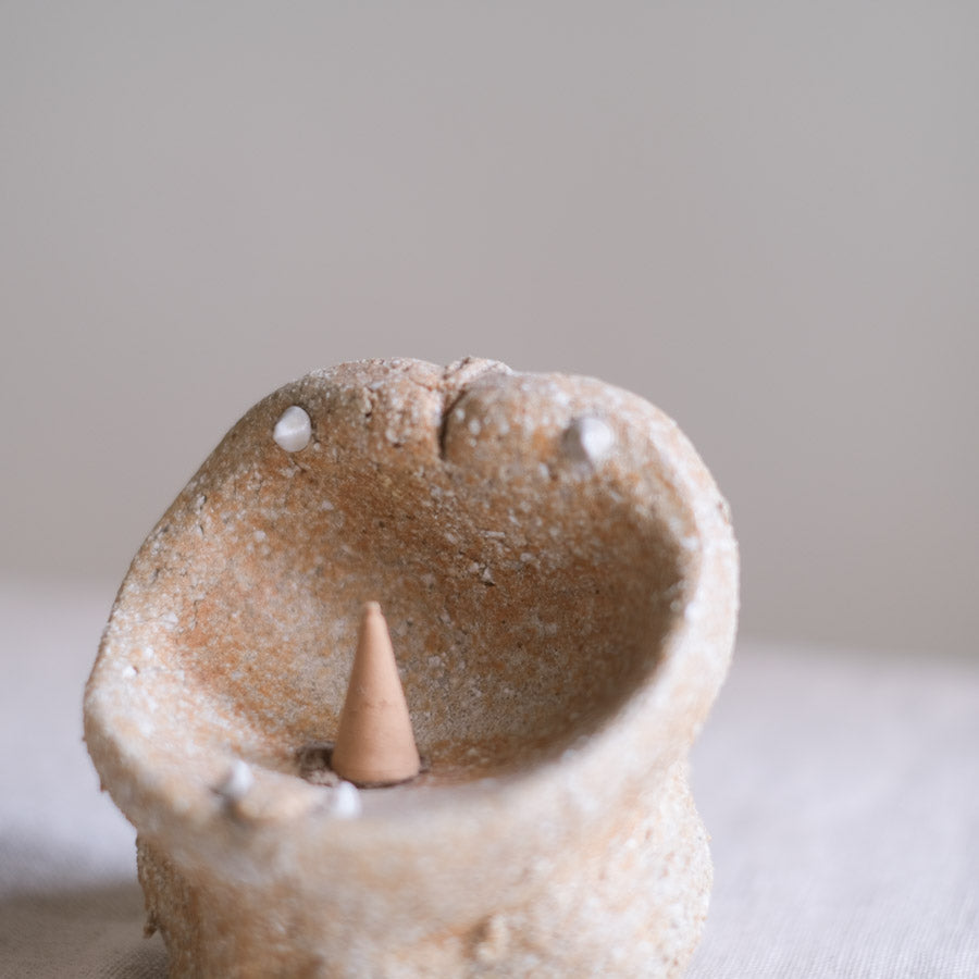 Shigaraki Ware - Yawn Cat Incense Stand