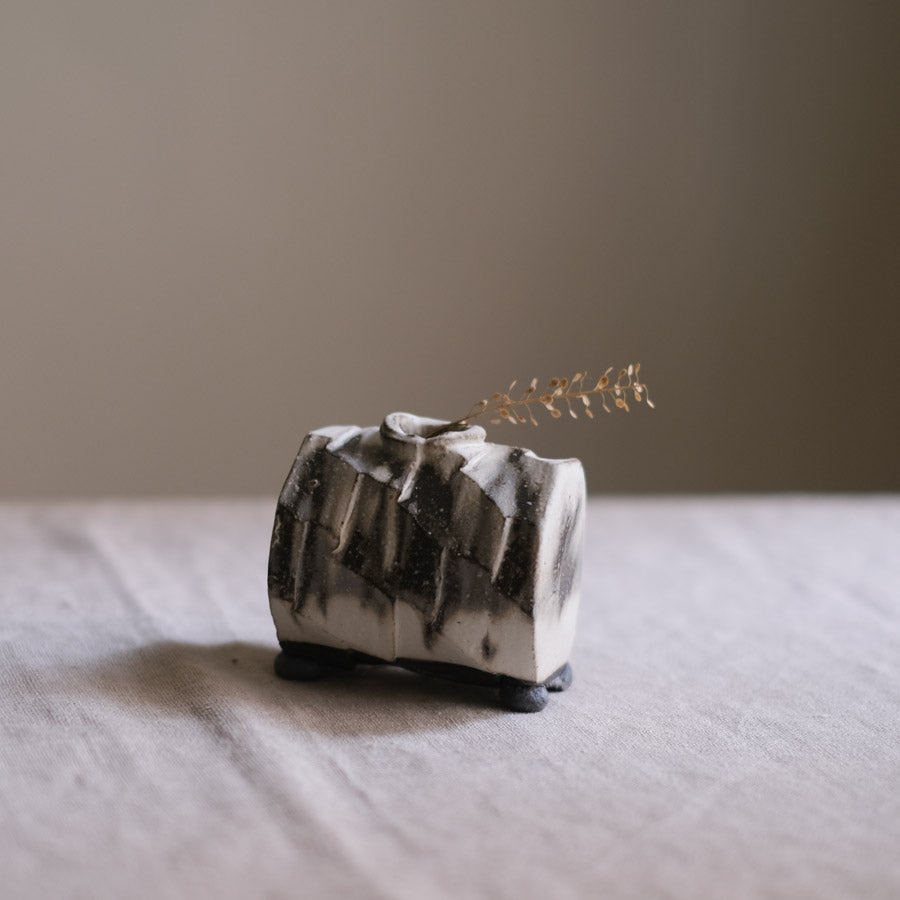 Shigaraki Ware - Mini Flower Vase White