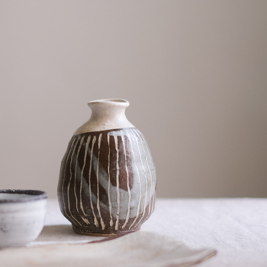 Shigaraki Ware - Sake Bottle Scratching Pattern