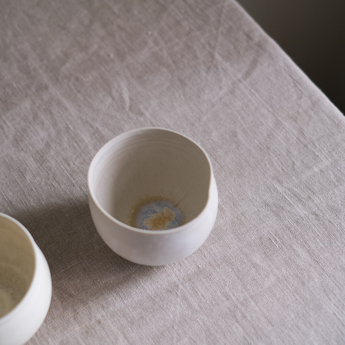 852 - Queenie - White Cup - 9Cm