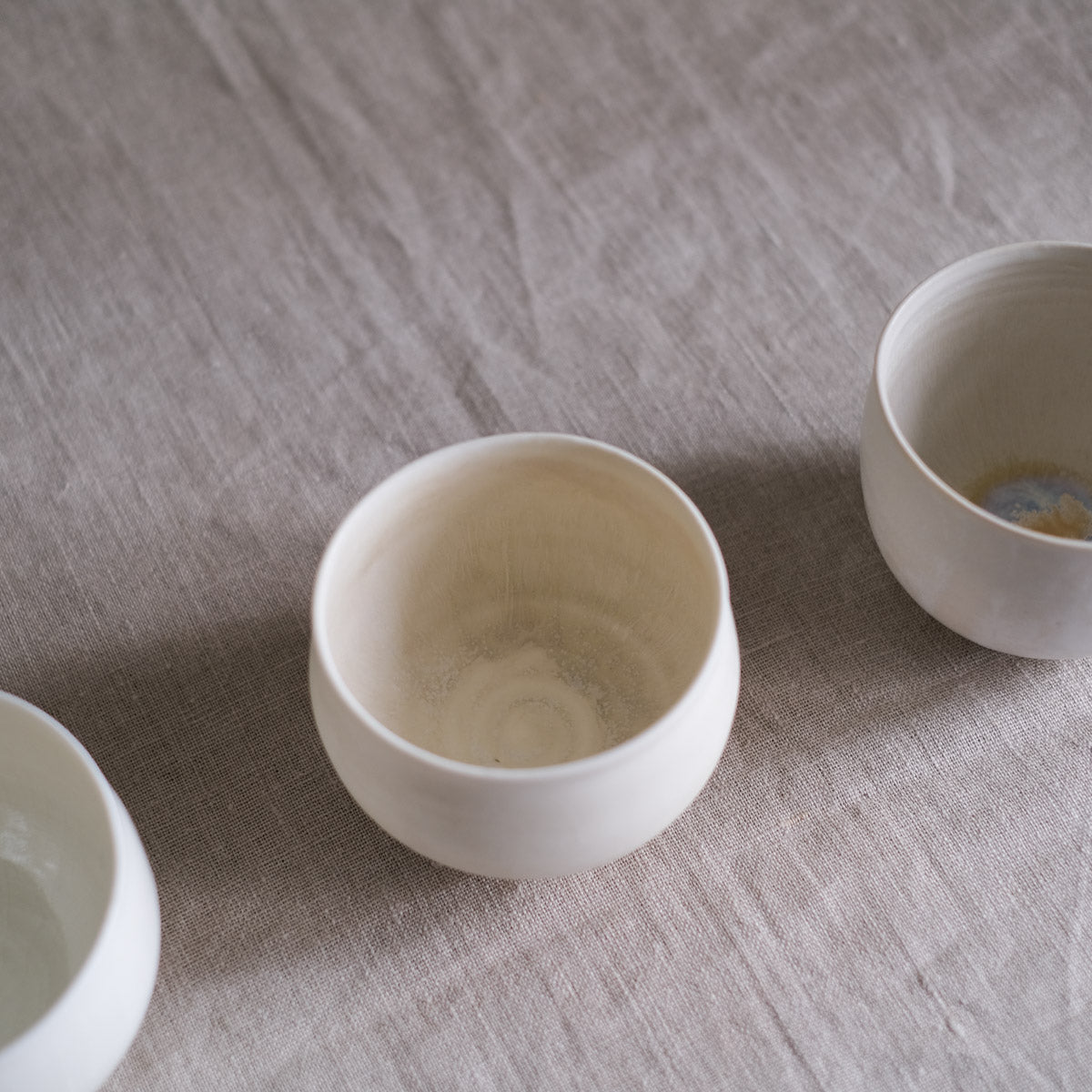 852 - Queenie - White Marble Cup - 9Cm