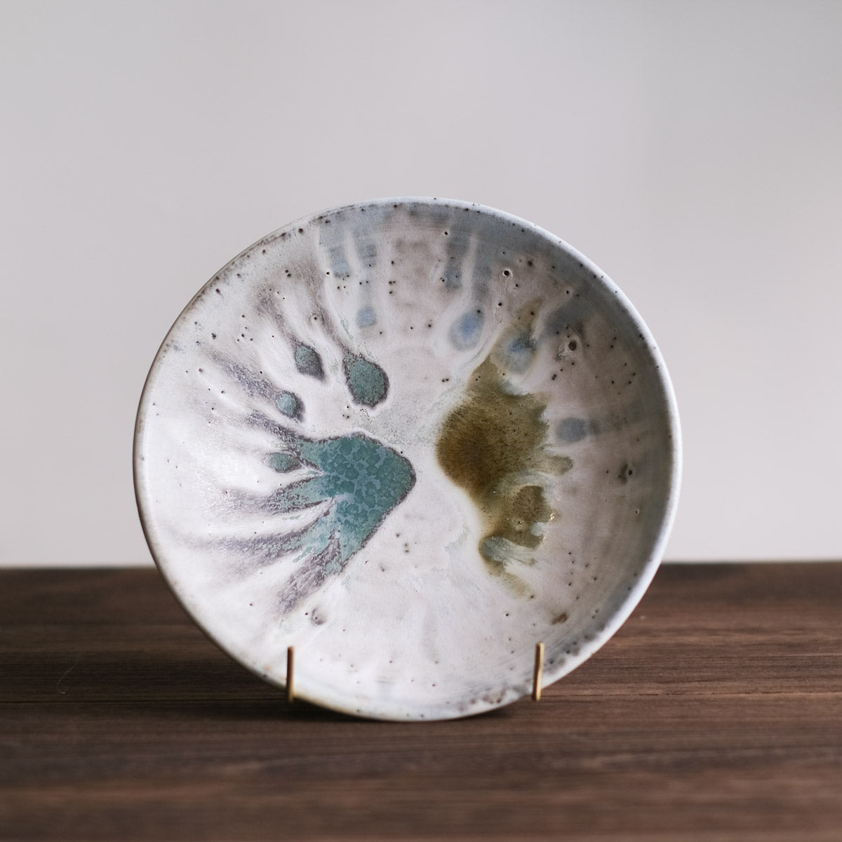 852 - Queenie - Large Two Colour Plate Splash