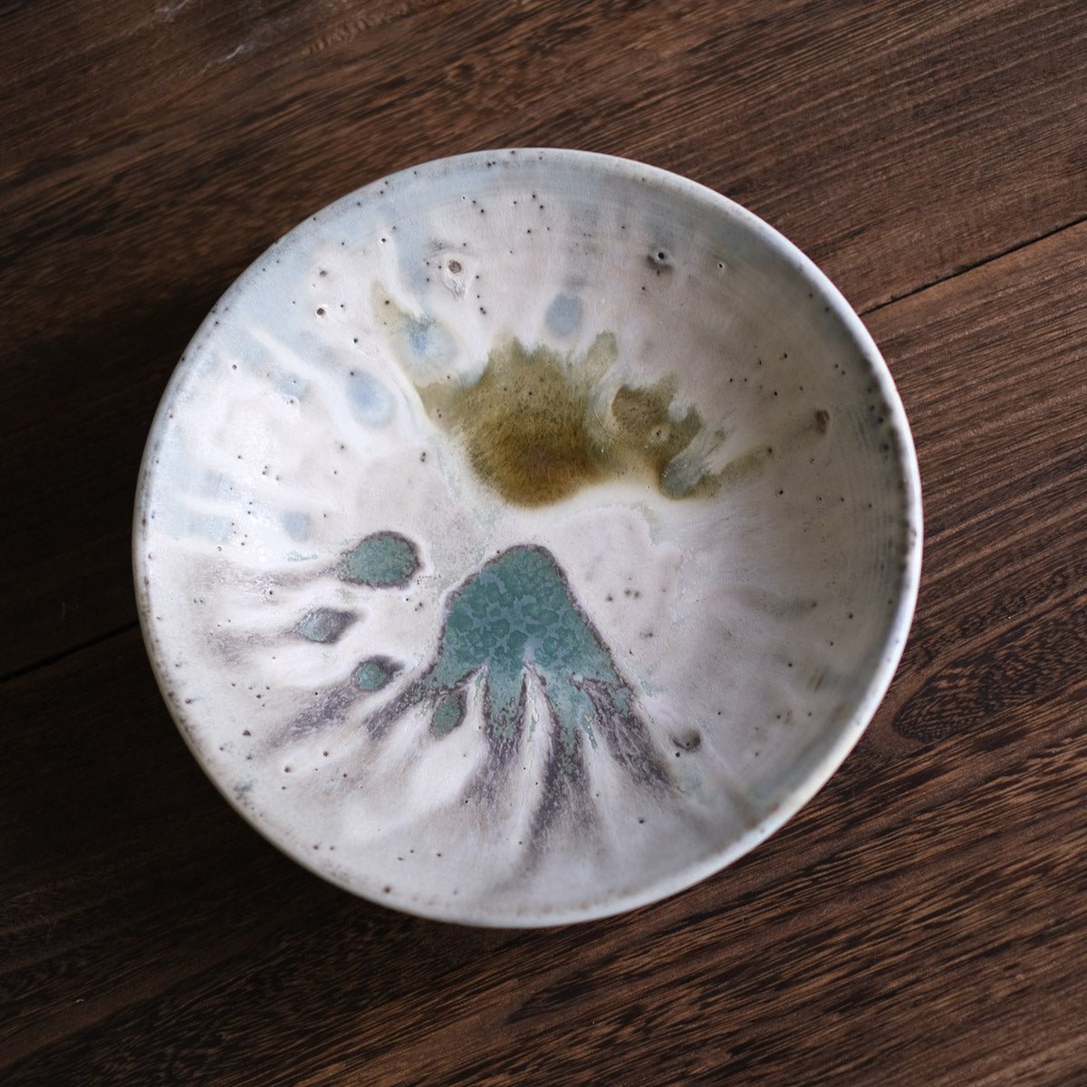 852 - Queenie - Large Two Colour Plate Splash