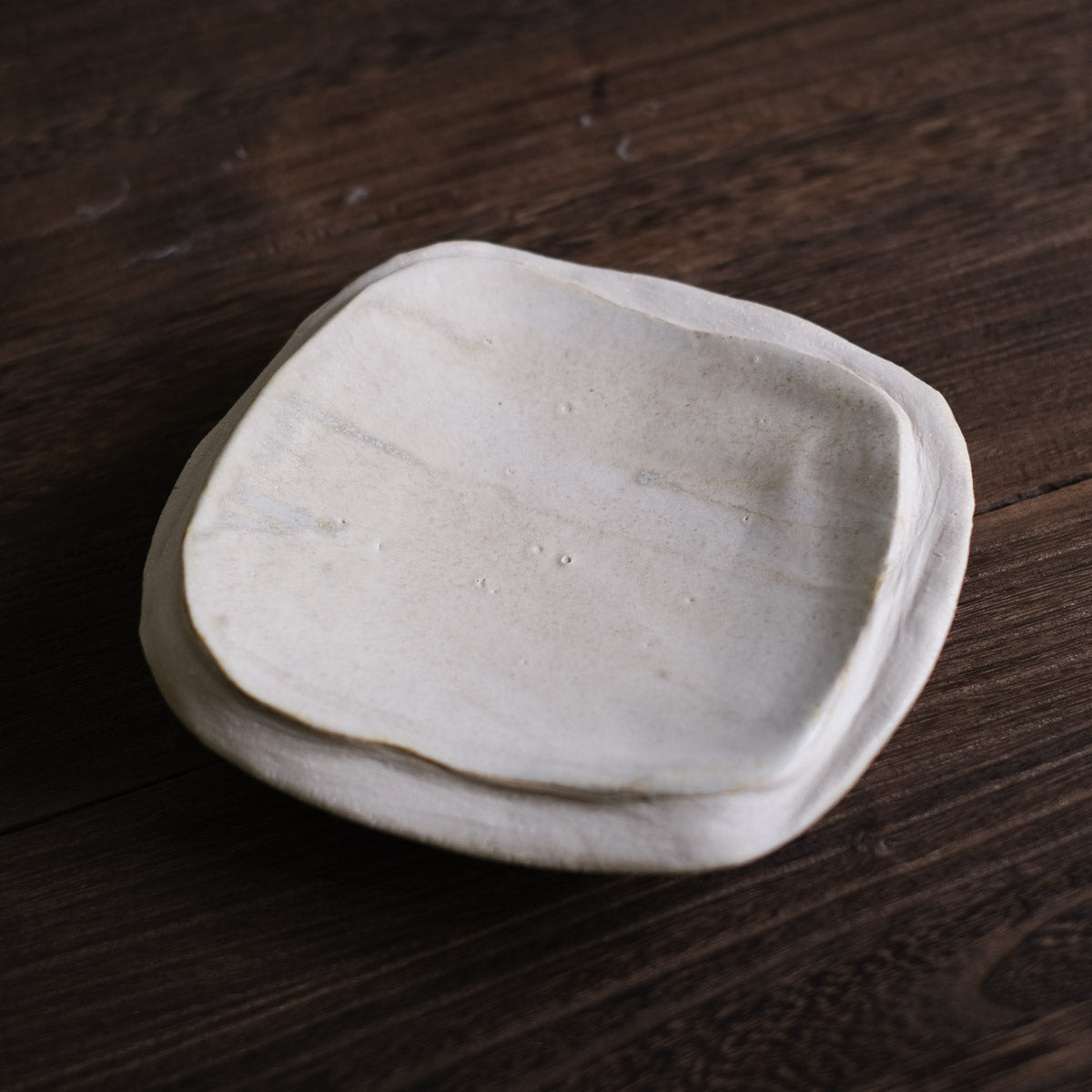 852 - Queenie - Flat White Stone Plate