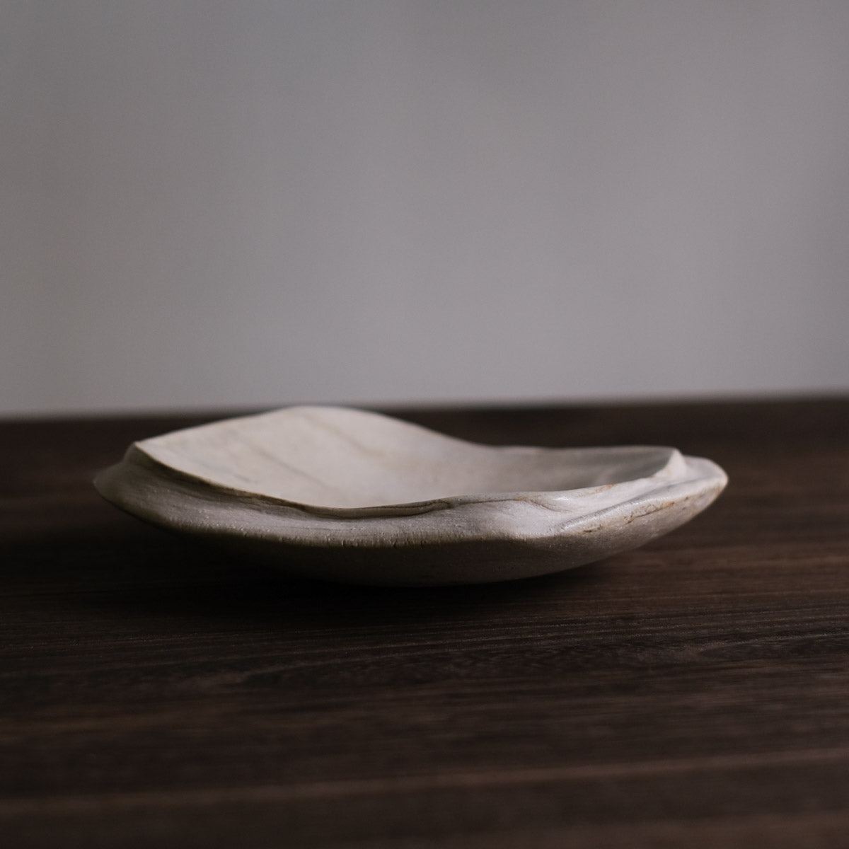 852 - Queenie - Flat White Stone Plate