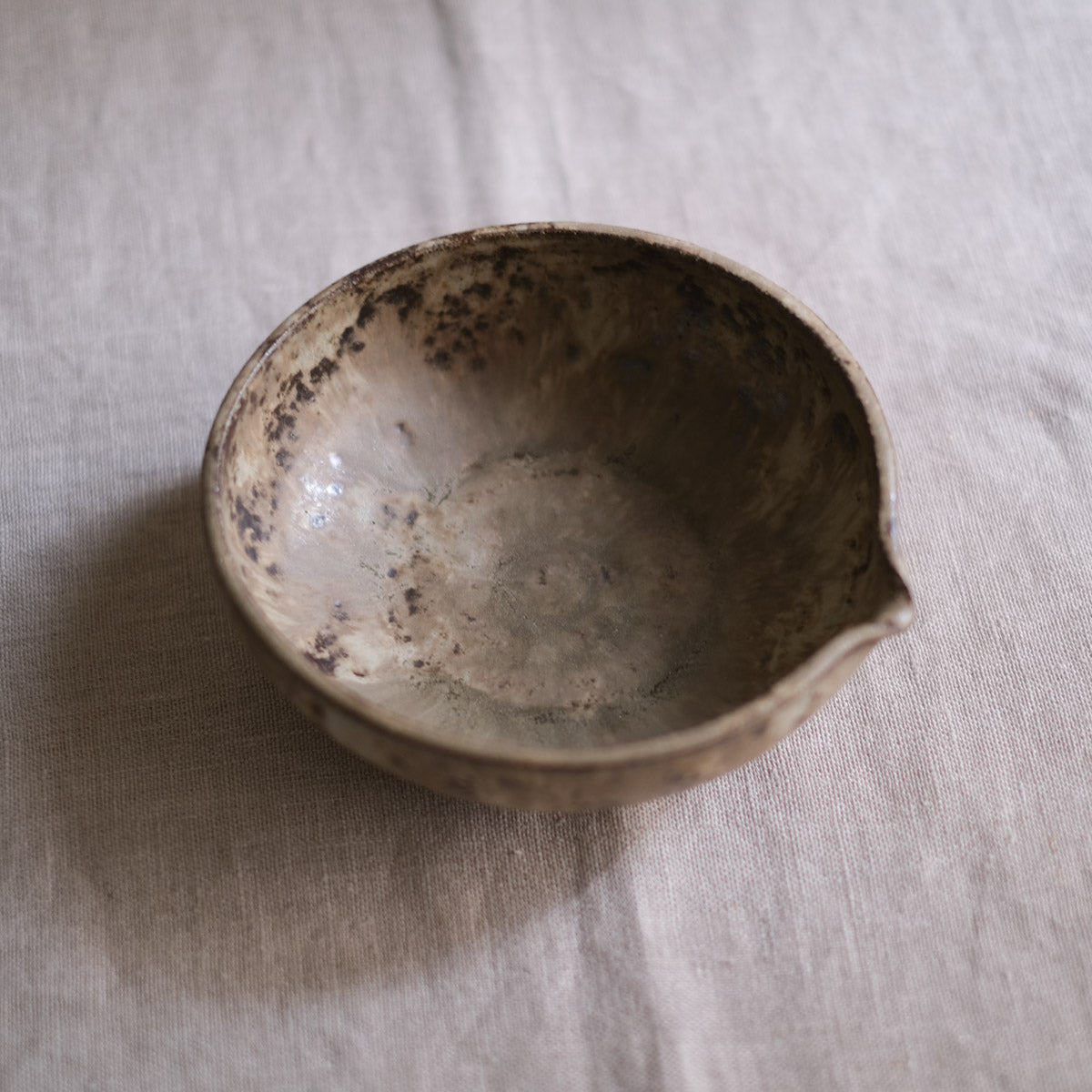 852 - Queenie - Lipped Flat Bowl