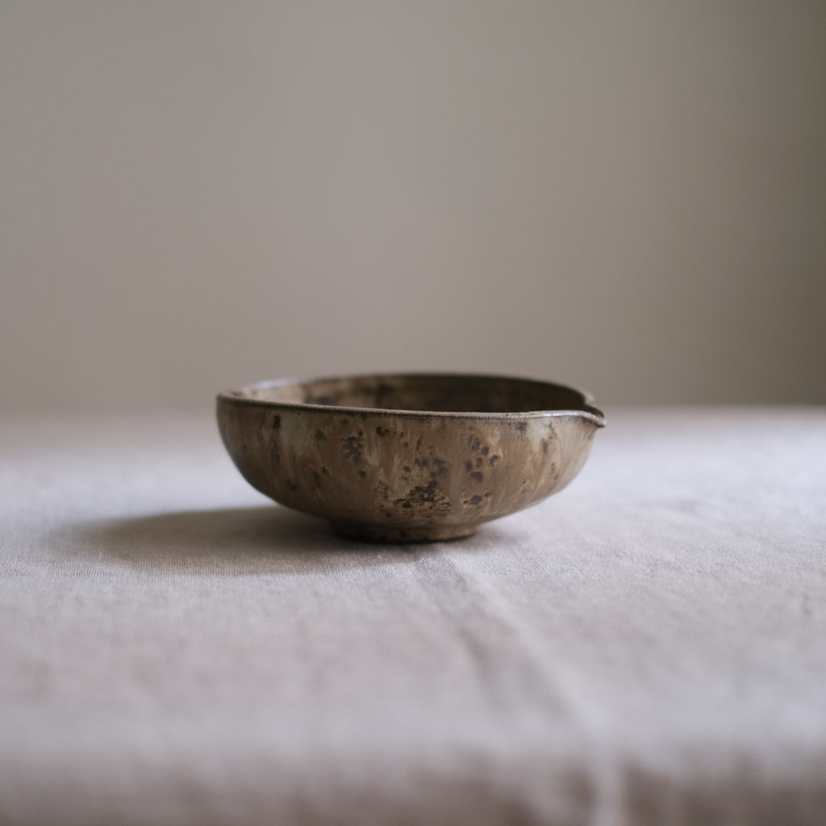 852 - Queenie - Lipped Flat Bowl