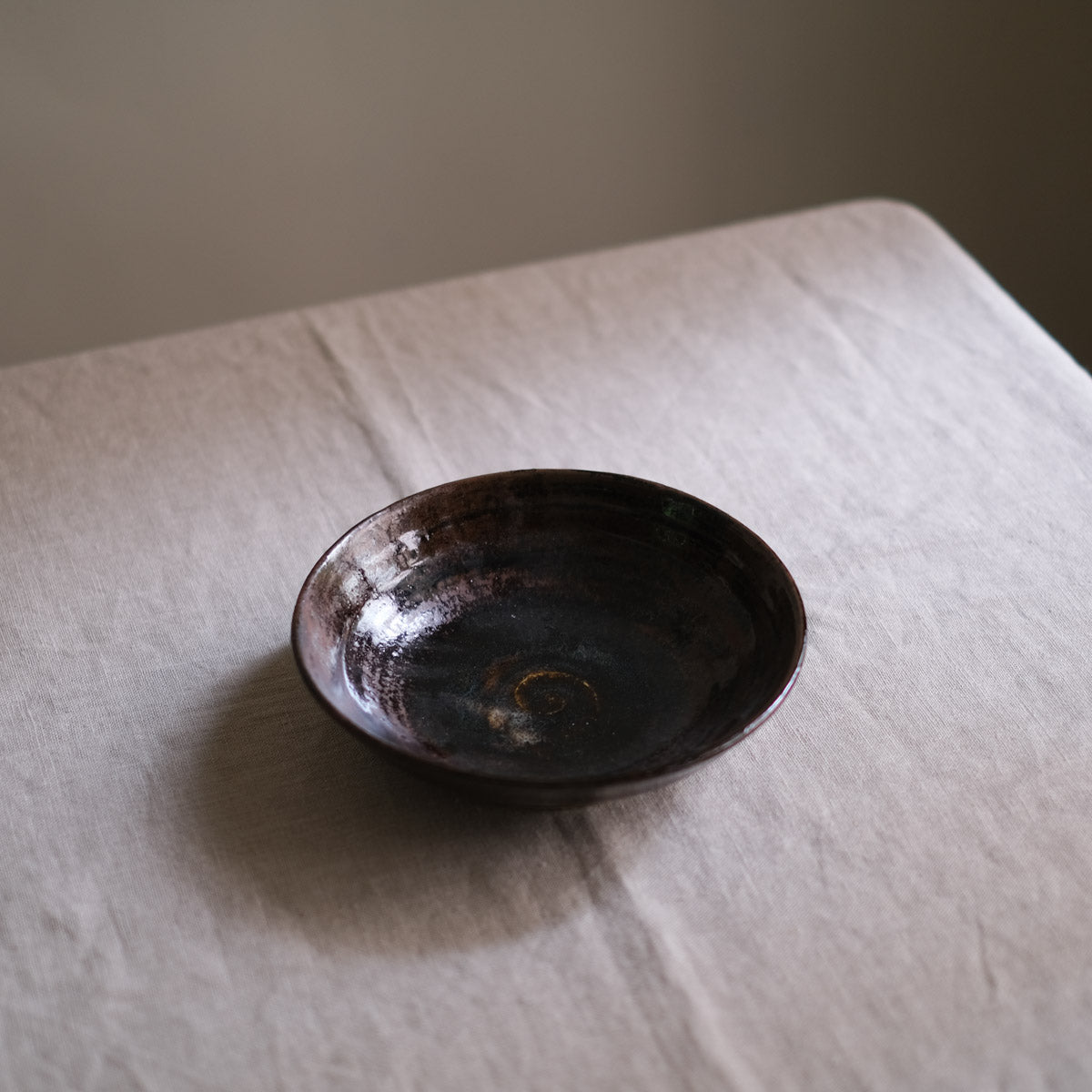 852 - Queenie - Plate Large Red