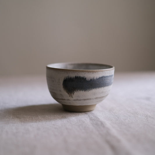 852 - Queenie - Bowl White Glaze Blue Stroke