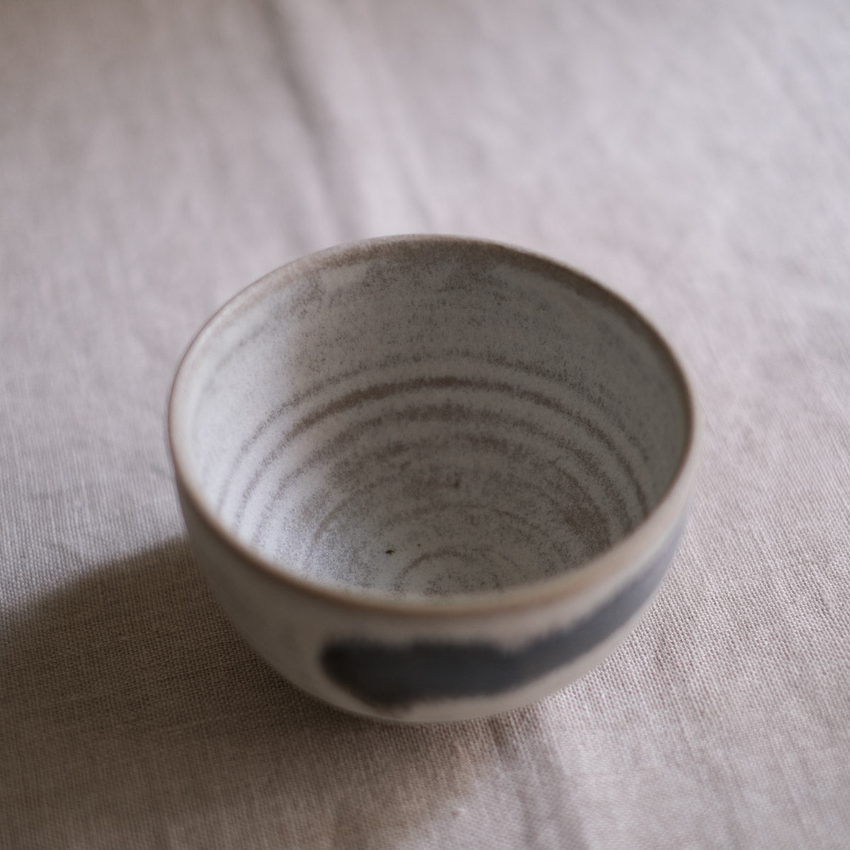 852 - Queenie - Bowl White Glaze Blue Stroke