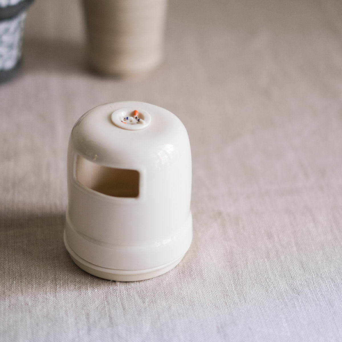 Trash Can White 4 - Ar13 - Po16