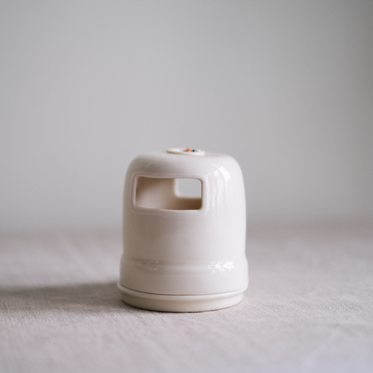 Trash Can White 3 - Ar13 - Po15