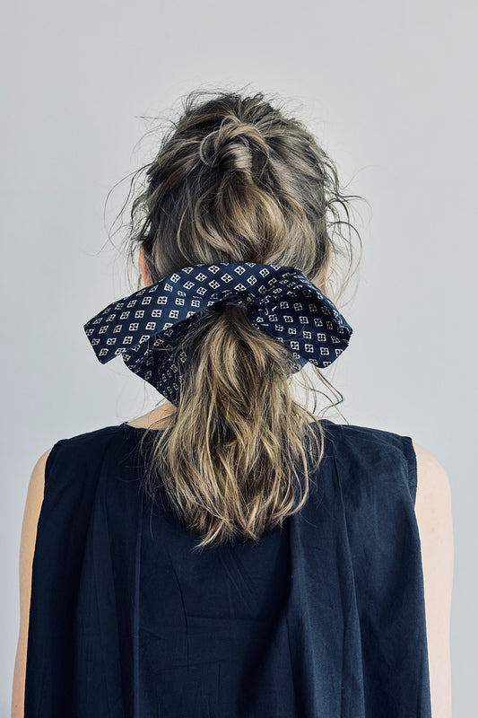 Kamal Scrunchie Tile Black