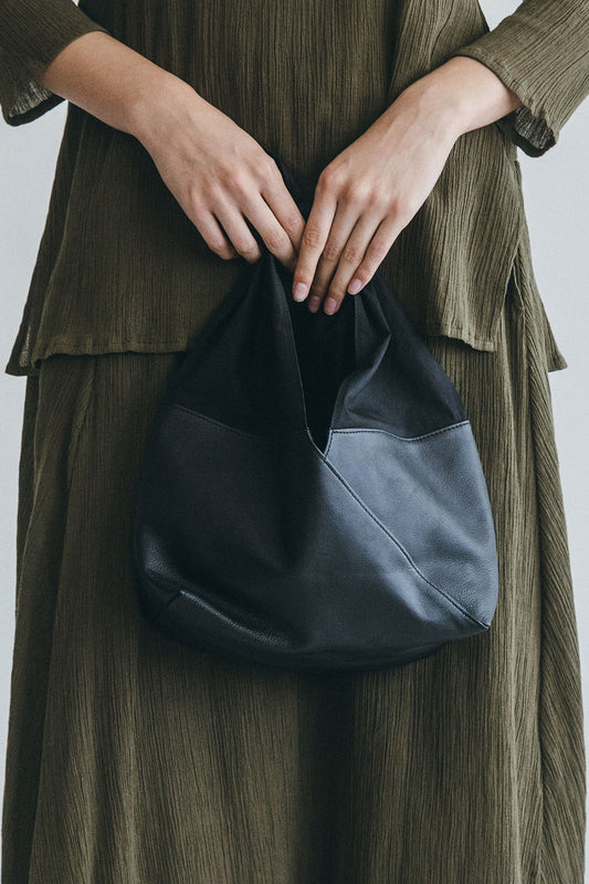 Leather Azuma Bag S Black
