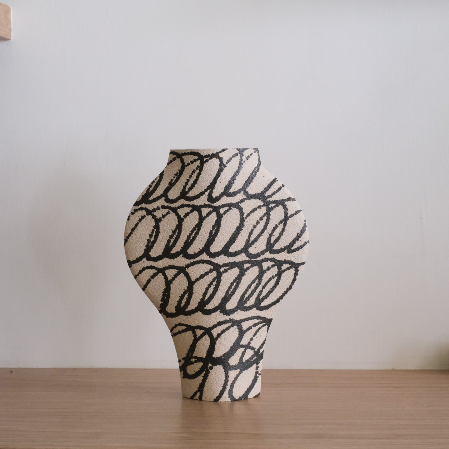 Ceramic Vase ‘Dal - Circles Black N°1’