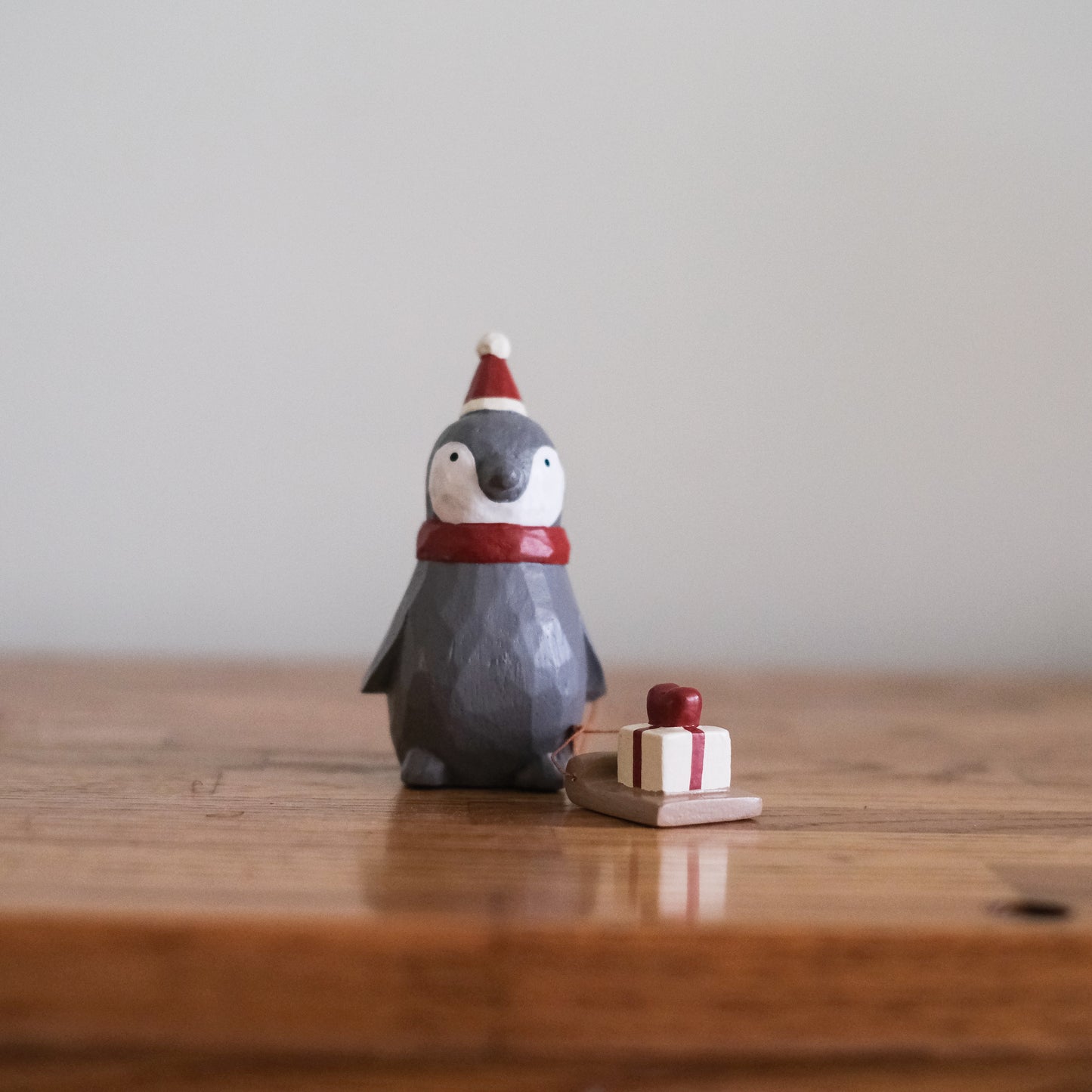 Penguin - Santa - Heart Present