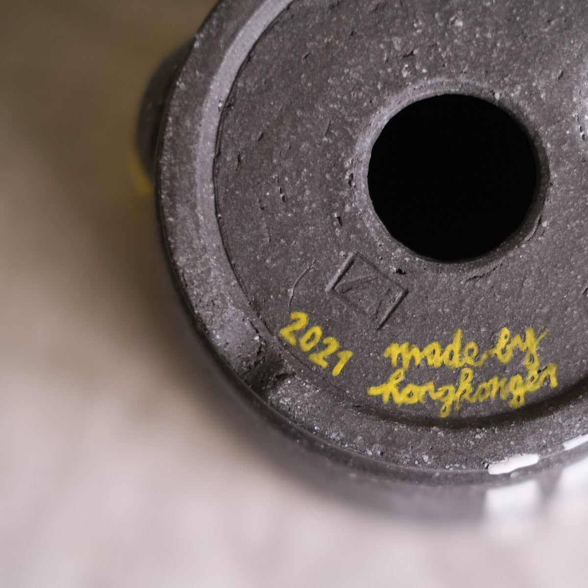 Hong Kong Road Pot. 香港馬路花盆, 香座 香港本地青年陶藝藝術家作品。Local Hong Kong ceramic artist work. Farewell Gift, Birthday Gift.