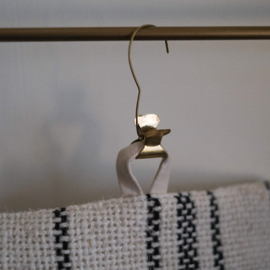 Brass Hanging Clip (5)