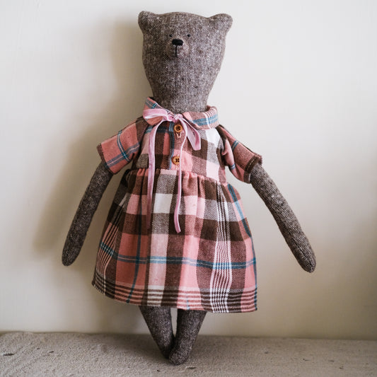 Dark Bear - Girl with checkered dress- Philomena Kloss